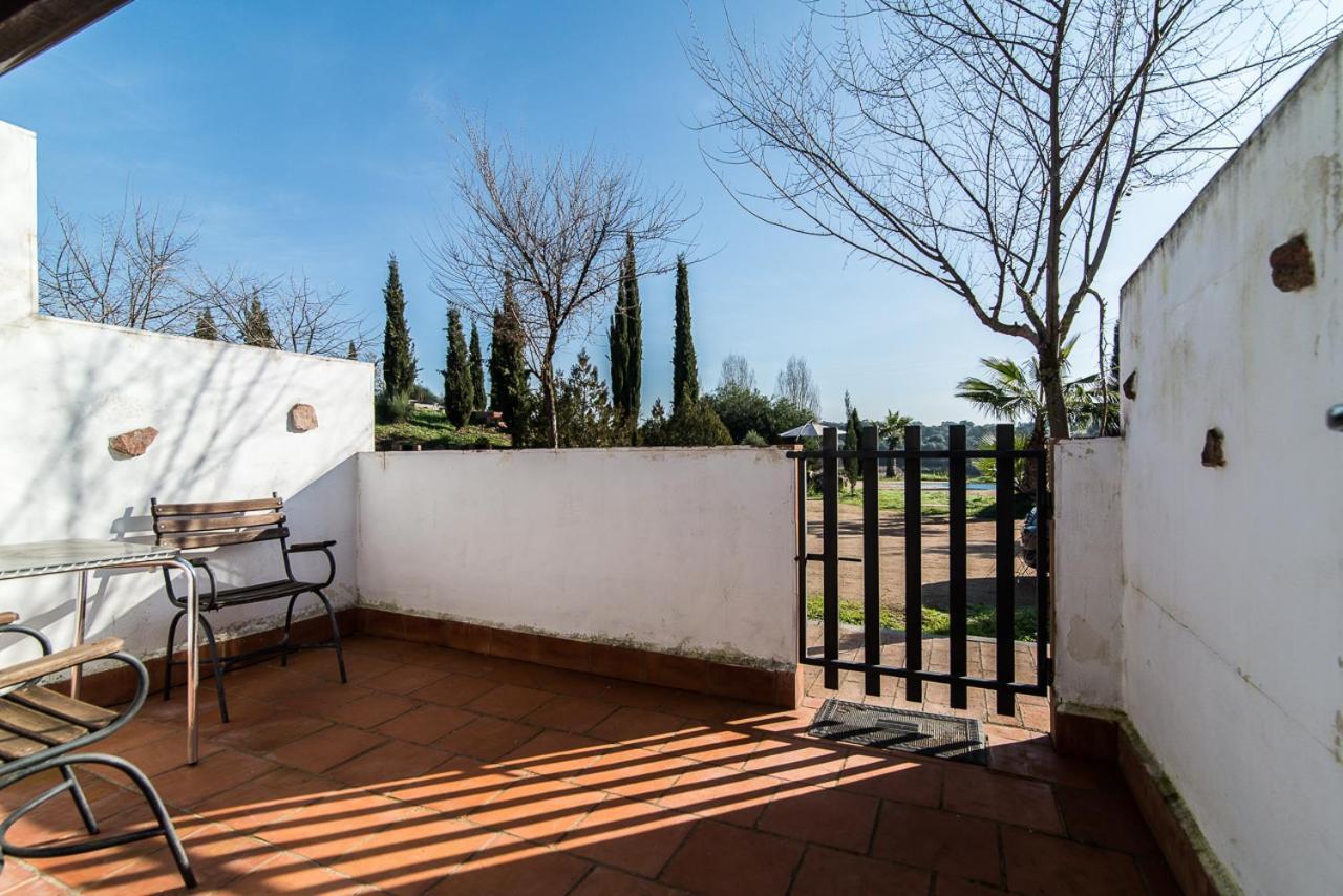 El Pueblo De Leo Hotel Badajoz Exterior photo