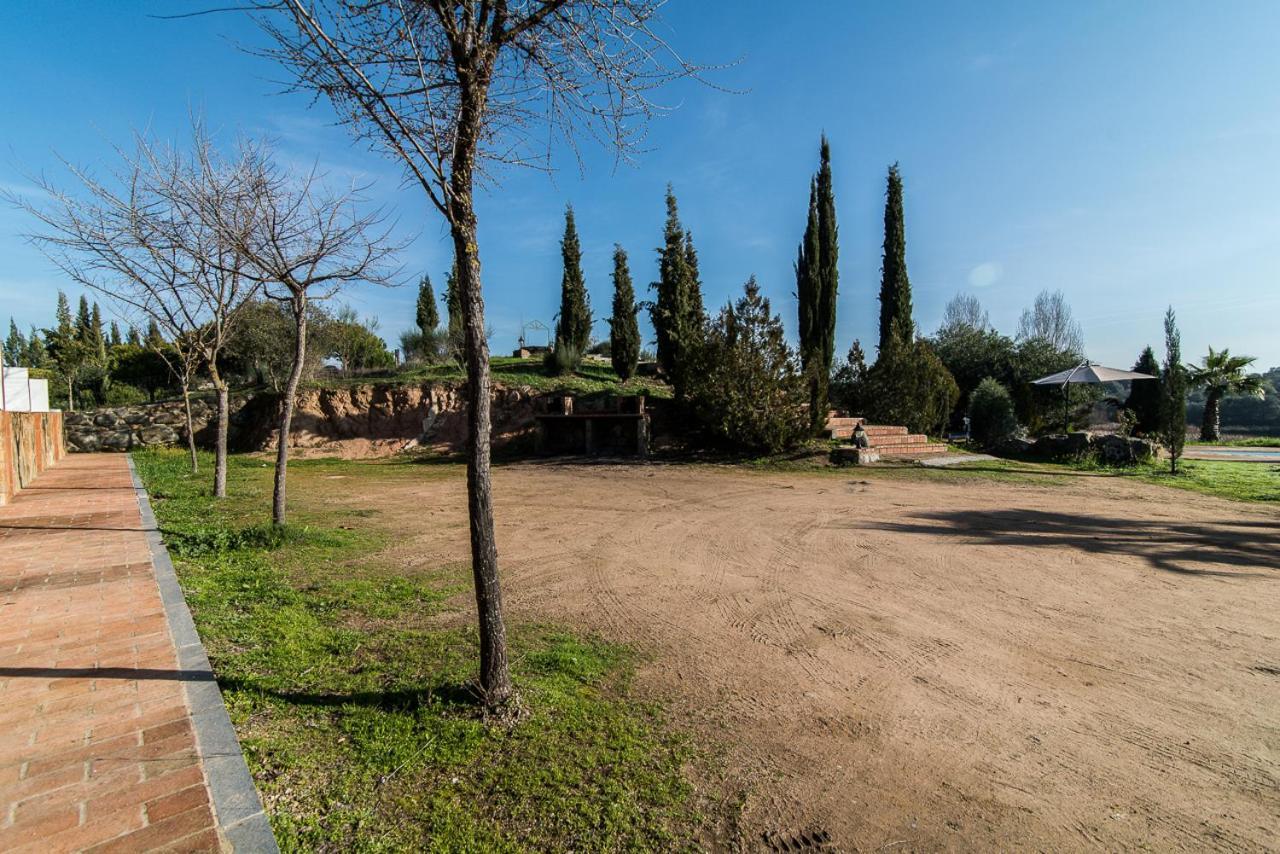 El Pueblo De Leo Hotel Badajoz Exterior photo